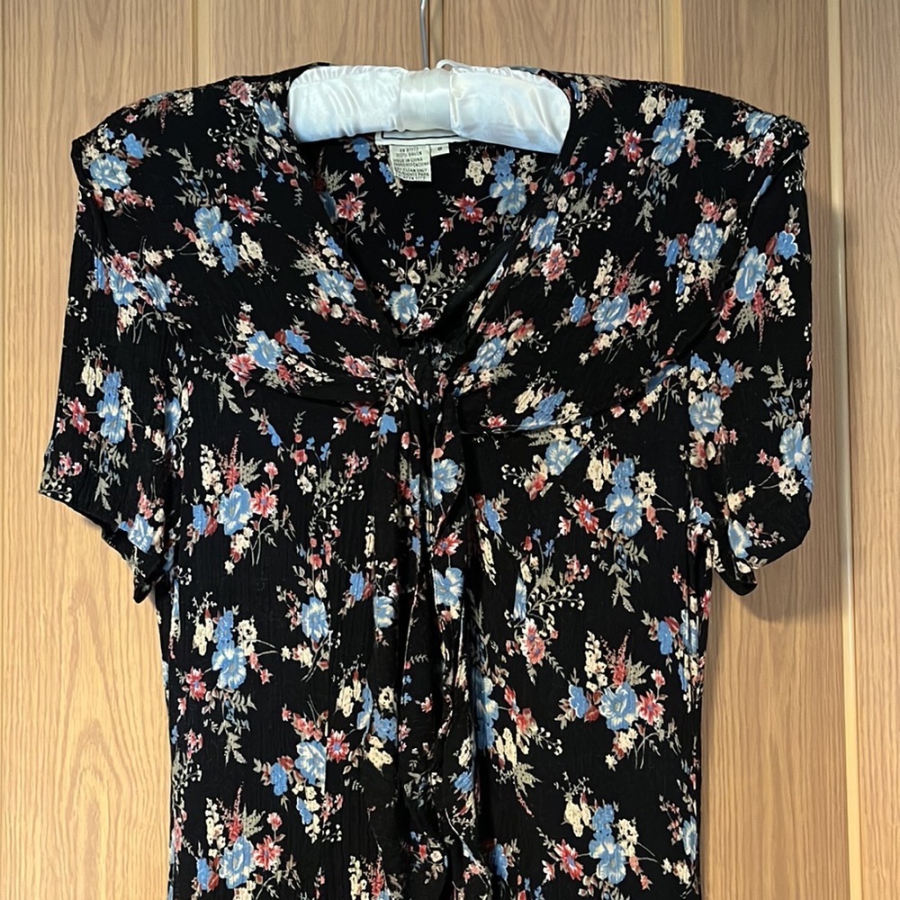 Women’s L.G. Star floral gauze dress. Size 8. Multicolor flowers on black.